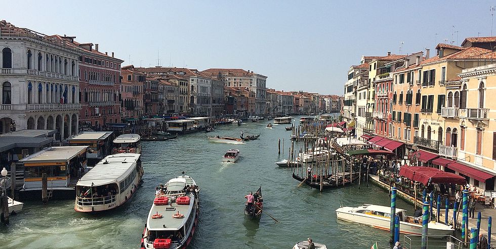 Transfery barkami w Wenecji